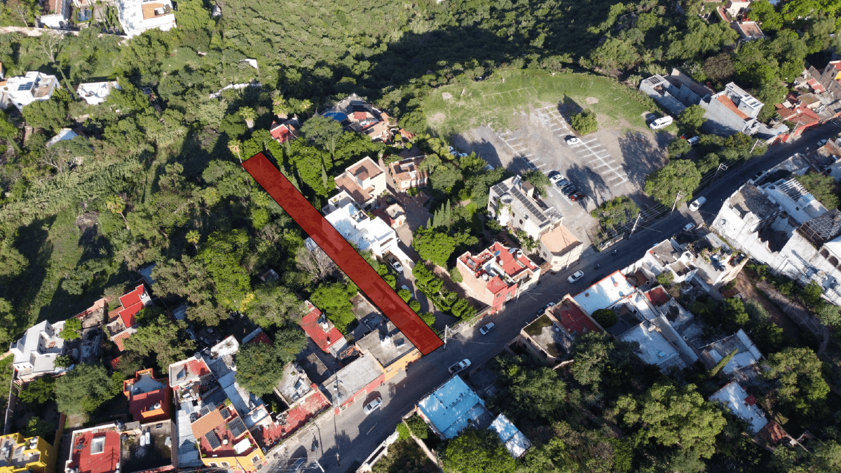 Fixer Salida a Queretaro - Casa de 2 recámaras en venta en Centro, San Miguel de Allende