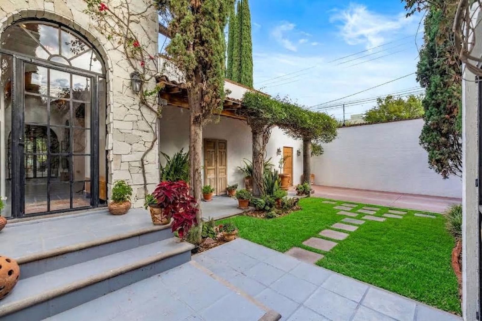 Casa CurVale - Casa de 3 recámaras en venta en Villa de los Frailes, San Miguel de Allende