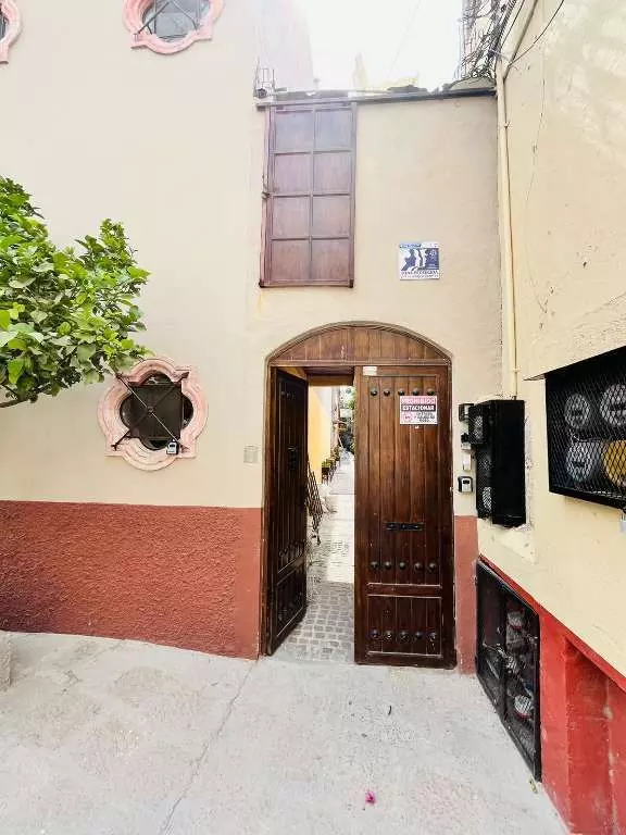 FIXER IN SAN ANTONIO - Casa de 3 recámaras en venta en San Antonio, San Miguel de Allende