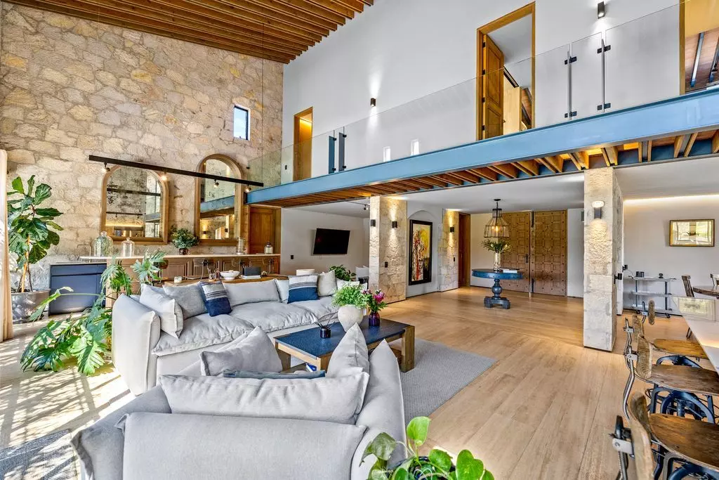 Casa Wisteria