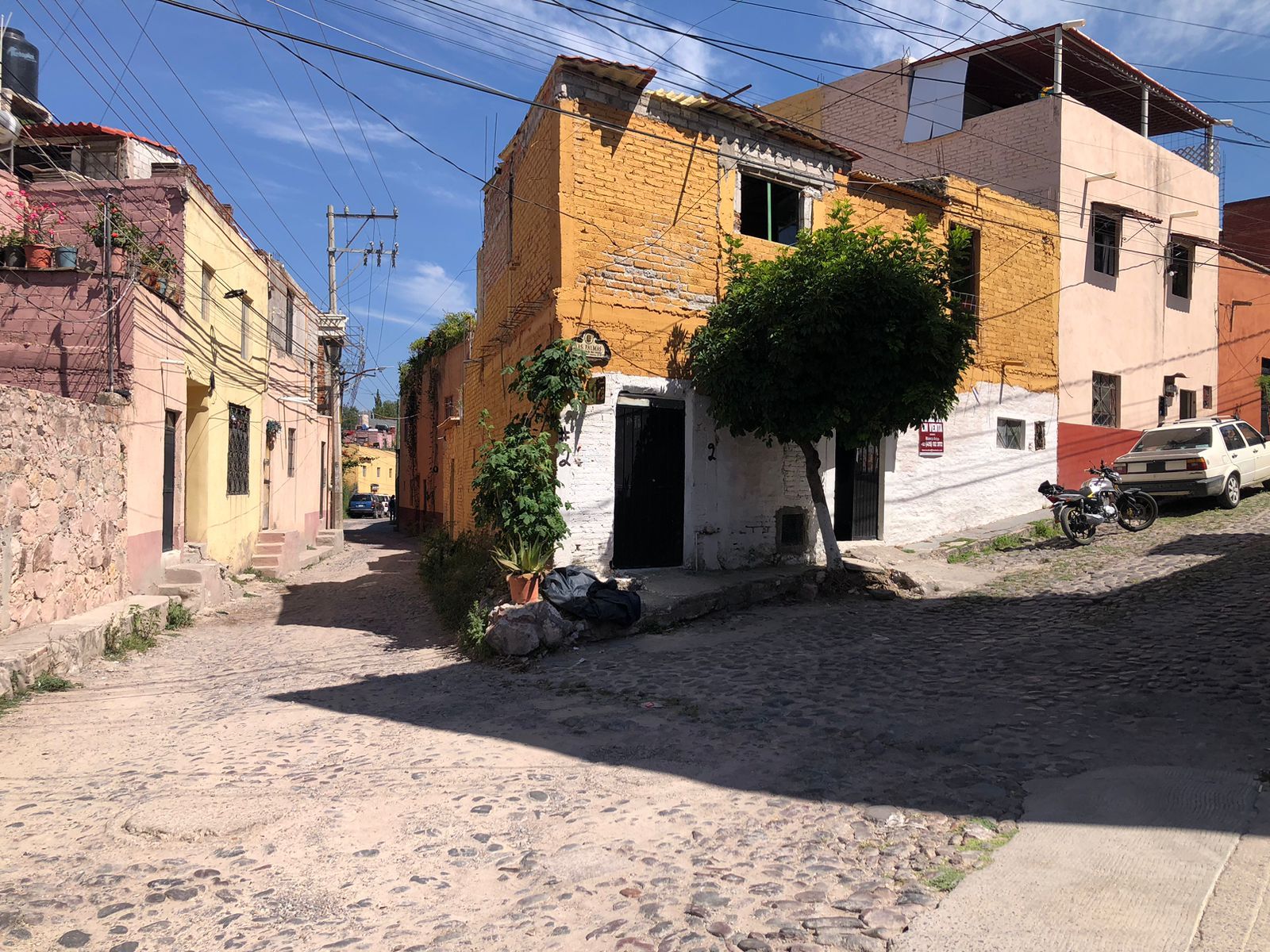Fixer Upper Toro y Palmas - Casa de 2 recámaras en venta en San Antonio, San Miguel de Allende