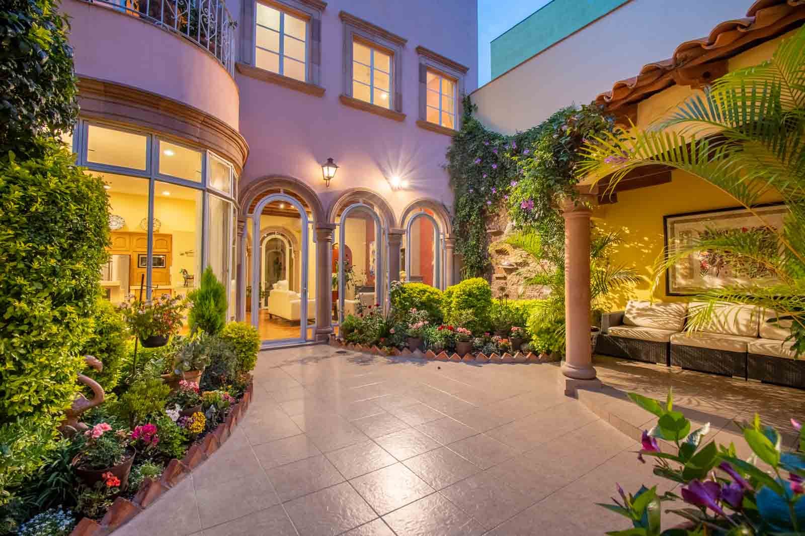 CASA ARCO de LUZ - Casa de 3 recámaras en venta en Guadalupe, San Miguel de Allende