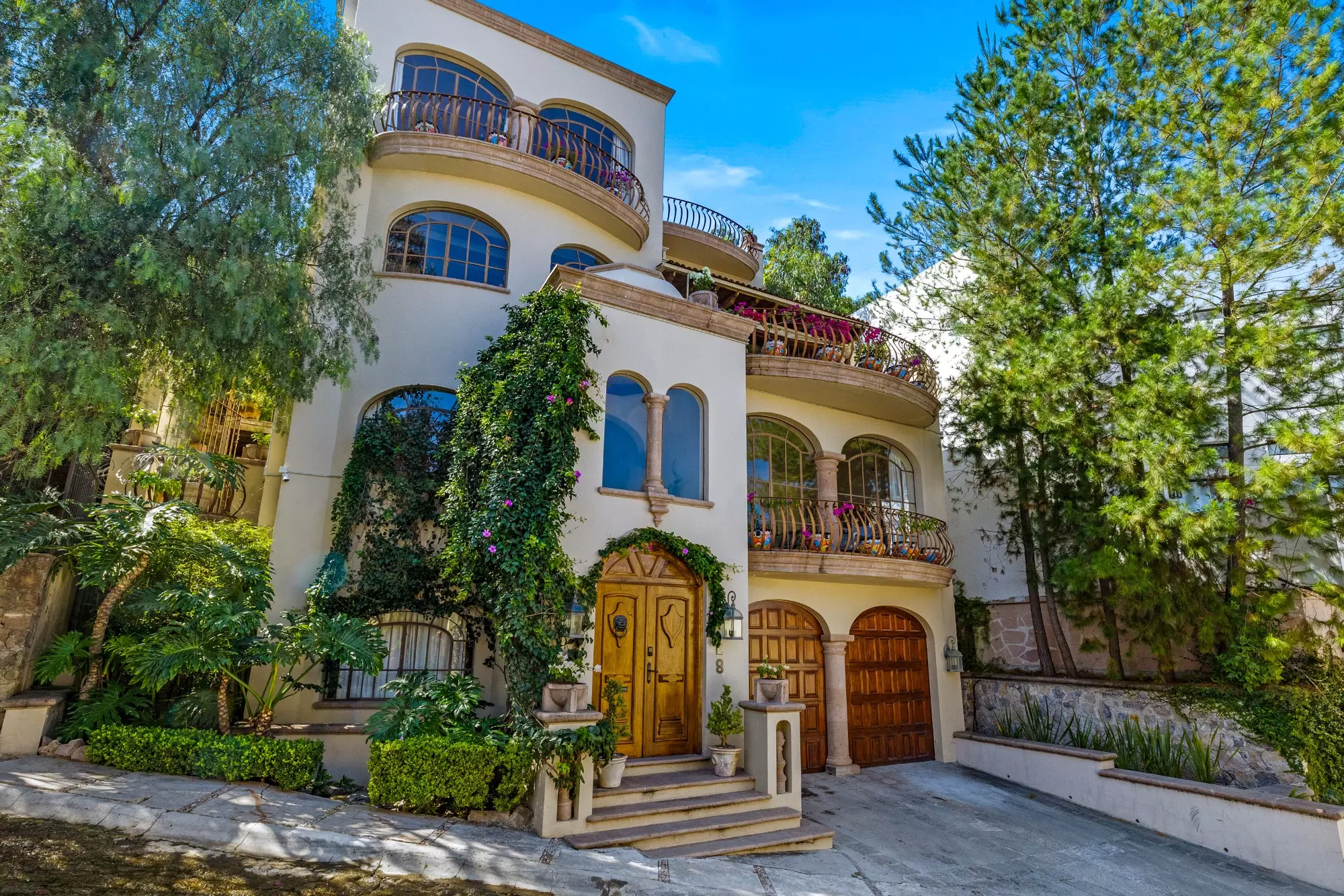 Casa Stone - Casa de 5 recámaras en venta en Balcones, San Miguel de Allende
