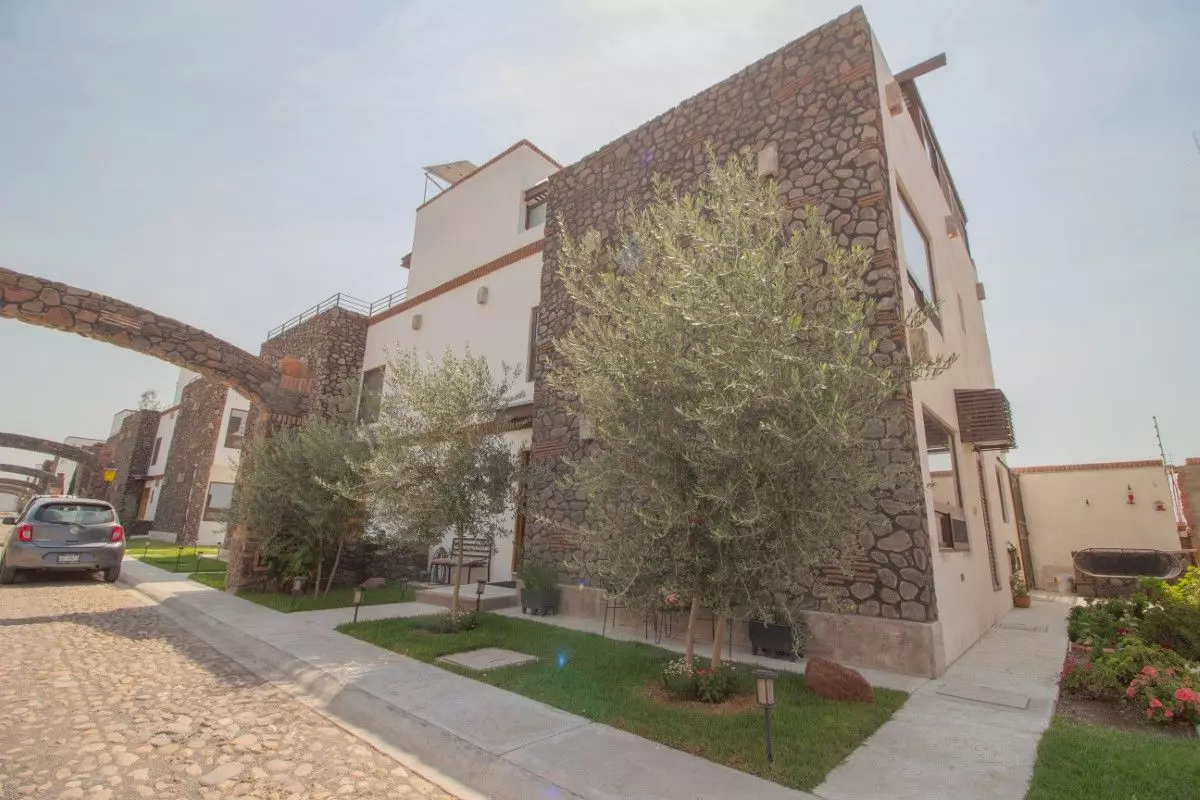 1948 House for Sale in Residencial Luna, San Miguel de Allende - Casa de 2 recámaras en venta en San Miguel de Allende Centro, San Miguel de Allende