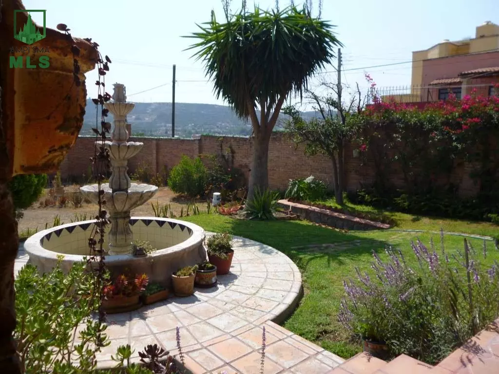 Av. Independencia - Casa de 12 recámaras en venta en Independencia, San Miguel de Allende