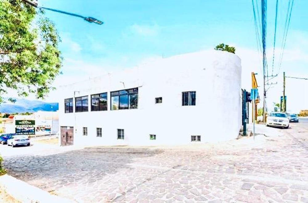 Comercial Ave Paseo Real 1 - Propiedad comercial en La Lejona, San Miguel de Allende
