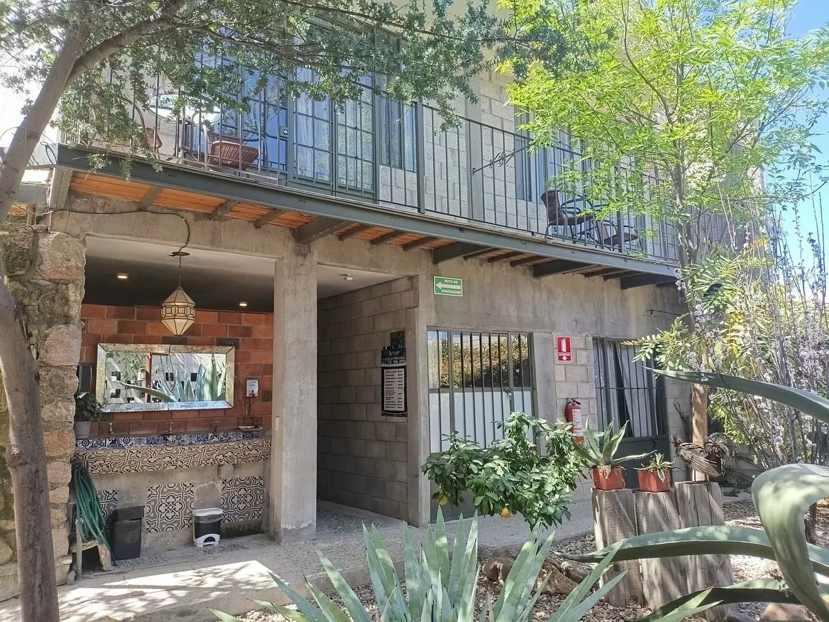 Plaza Comercial con uso de suelo mixto - Casa de 9 recámaras en venta en Corralejo de Arriba, San Miguel de Allende