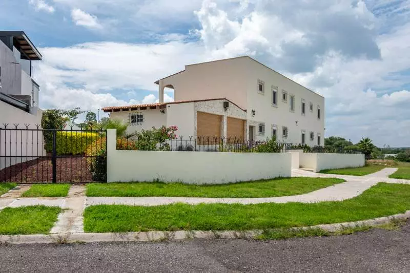 Villa Francois - Casa de 3 recámaras en venta en Zirándaro, San Miguel de Allende